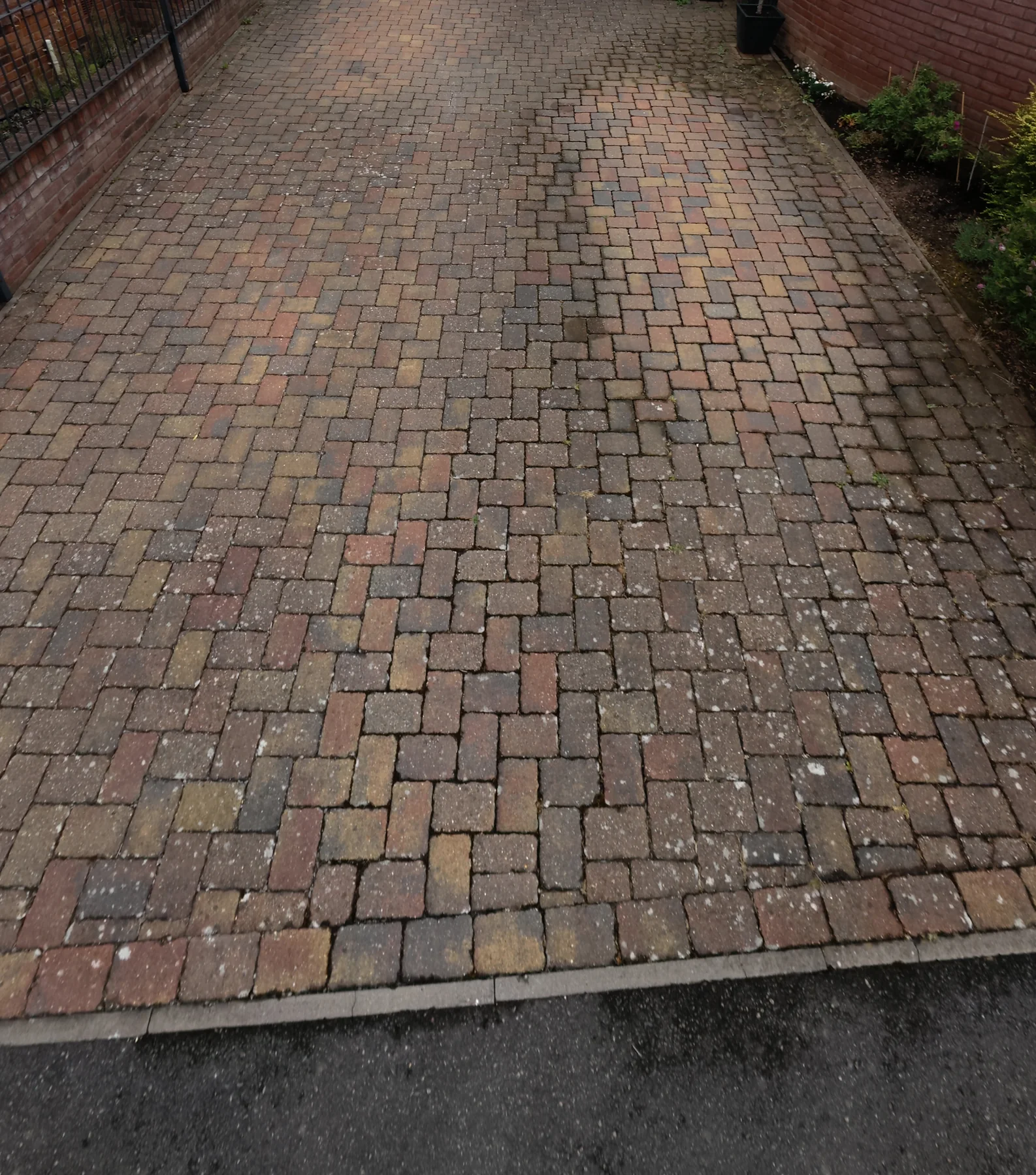 Block paved driveway before cleaning