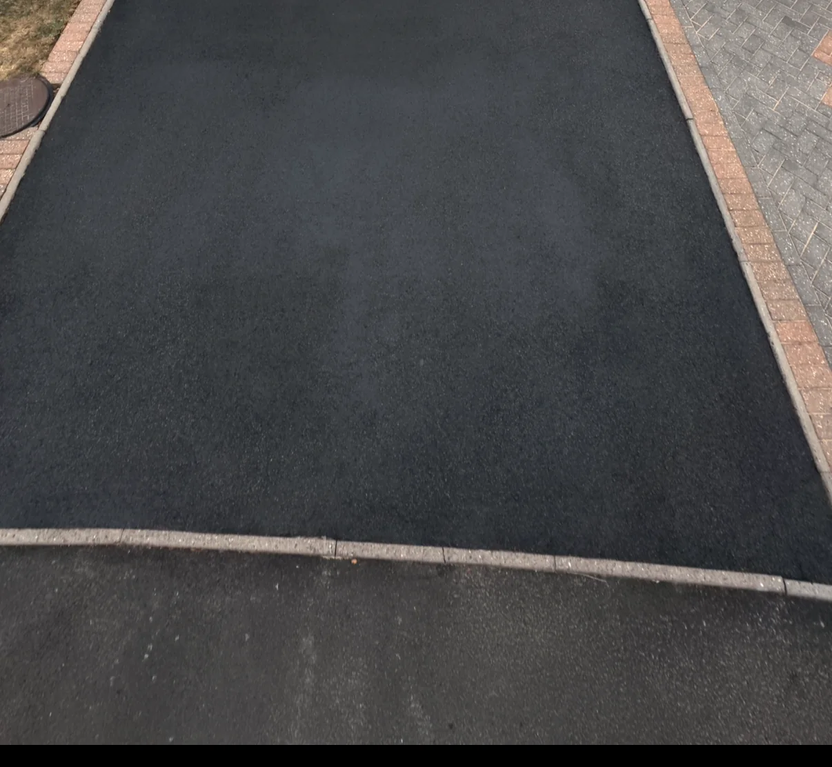 Restored tarmac driveway after cleaning